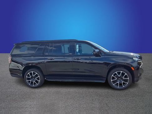 Used 2021 Chevrolet Suburban RST w/ Luxury Package AWD/4WD image 3