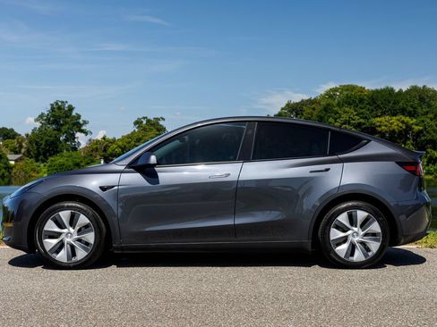 Used 2023 Tesla Model Y Long Range AWD/4WD image 6