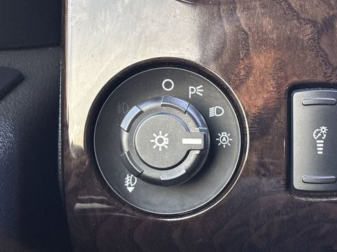 Used 2015 Ford F250 Platinum w/ FX4 Off-Road Package image 28