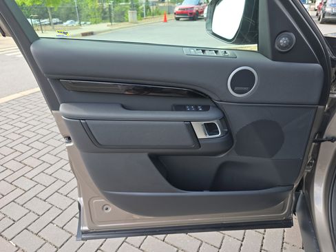 Certified 2025 Land Rover Discovery S image 20