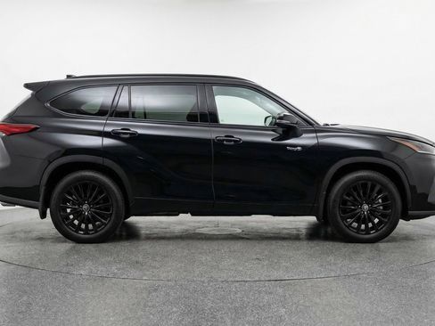 Used 2025 Toyota Highlander XSE AWD/4WD image 11
