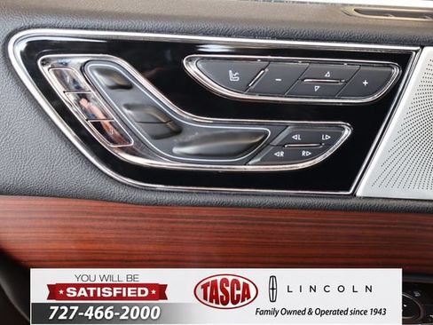 Used 2020 Lincoln Navigator L Reserve w/ Equipment Group 208A Reserve AWD/4WD image 13