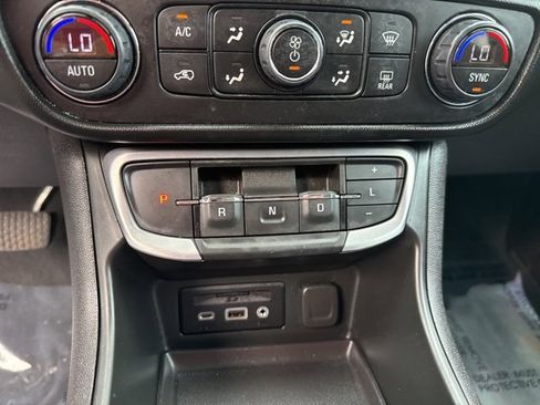 Used 2022 GMC Terrain SLT w/ Infotainment Package II image 20