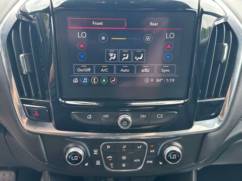 Used 2023 Chevrolet Traverse LT w/ LT Premium Package AWD/4WD image 11