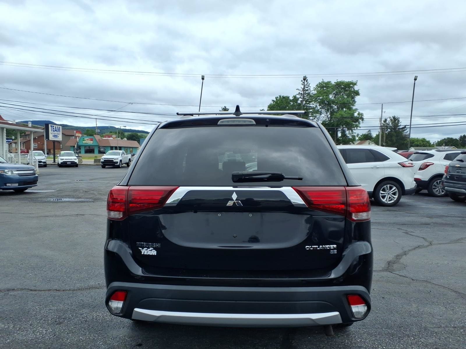 Used 2017 Mitsubishi Outlander SE AWD/4WD image 5