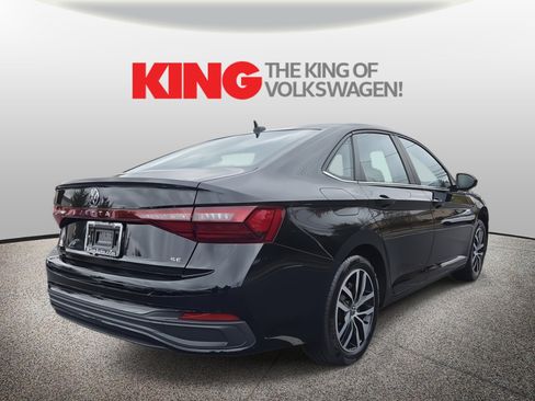 Certified 2025 Volkswagen Jetta SE w/ Sunroof Package image 5