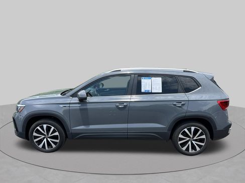 Certified 2023 Volkswagen Taos SE FWD image 4