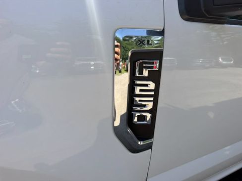Used 2019 Ford F250 XL w/ Power Equipment Group AWD/4WD image 9