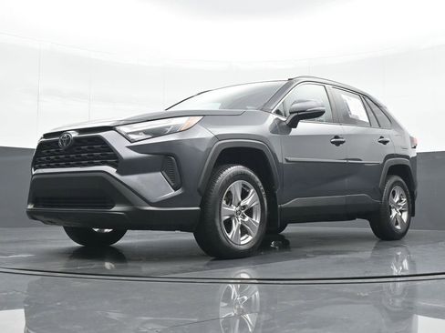 Used 2022 Toyota RAV4 XLE w/ Convenience Package image 17