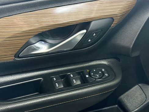 Used 2018 GMC Terrain SLE w/ Driver Convenience Package FWD image 18
