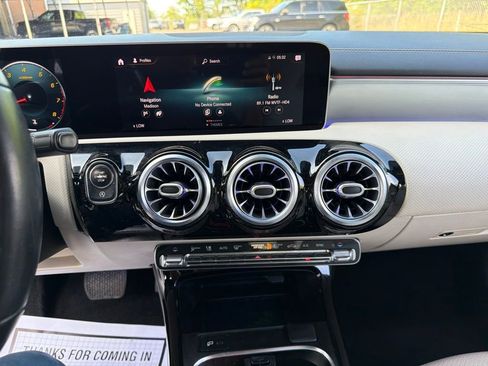 Used 2020 Mercedes-Benz CLA 250 image 32