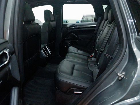 Used 2016 Porsche Cayenne image 26