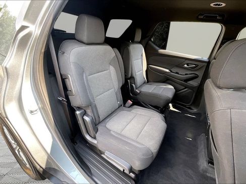 Used 2023 Chevrolet Traverse LT FWD image 28