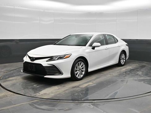 Used 2024 Toyota Camry LE image 4