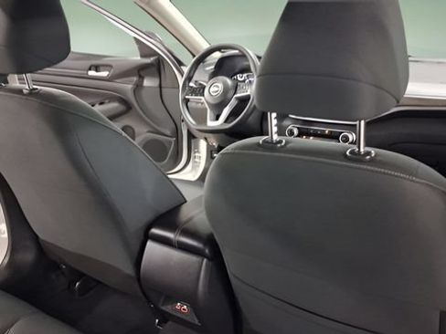 Used 2025 Nissan Altima 2.5 SV FWD image 16
