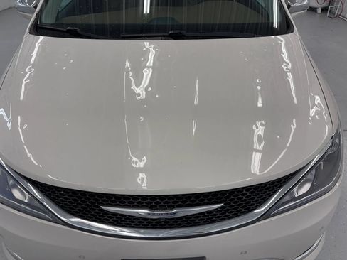 Used 2017 Chrysler Pacifica Limited w/ UConnect Theater Package FWD image 15