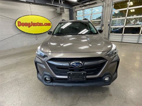 Used 2023 Subaru Outback Premium AWD/4WD image 8