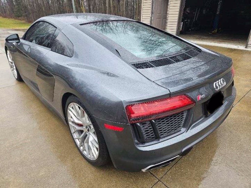 Used 2017 Audi R8 V10 w/ Carbon Exterior Package AWD/4WD image 3