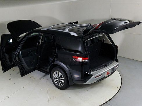 Certified 2024 Nissan Pathfinder SL image 47