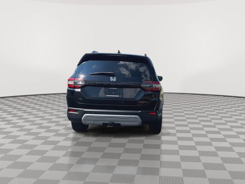 Used 2024 Honda Pilot TrailSport image 7