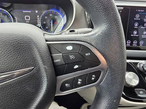 Used 2020 Chrysler Pacifica Touring w/ Advanced Safetytec Group FWD image 37