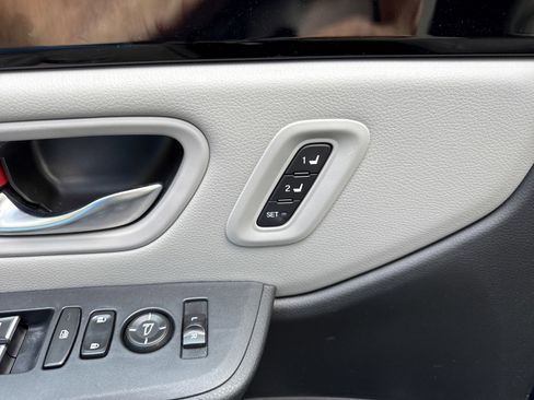 Used 2023 Honda Pilot Touring image 13