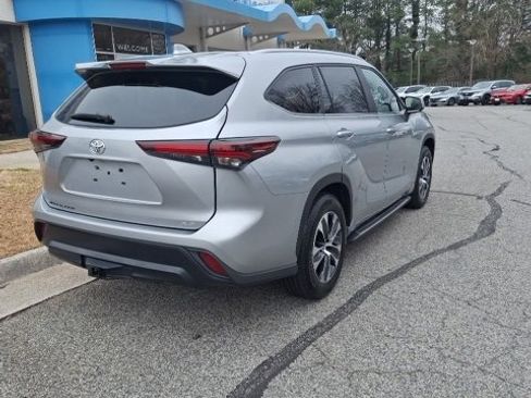 Used 2024 Toyota Highlander LE image 7