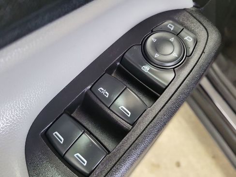 Used 2020 Chevrolet Equinox LT FWD image 21