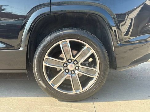 Used 2018 GMC Acadia Denali w/ LPO, Cargo Package FWD image 9