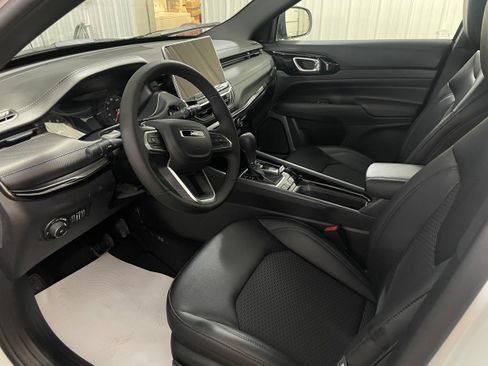 New 2026 Jeep Compass Latitude image 8