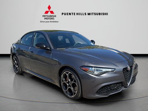 Used 2023 Alfa Romeo Giulia Veloce RWD image 3