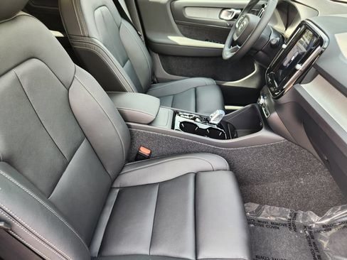 New 2026 Volvo XC40 B5 Plus w/ Climate Package AWD/4WD image 5