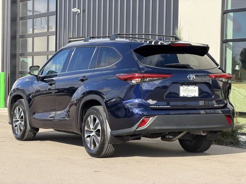 Used 2022 Toyota Highlander XLE image 3