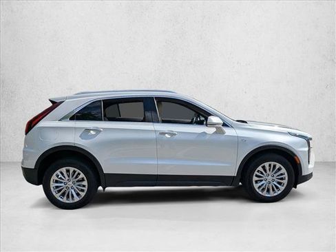 Used 2024 Cadillac XT4 Luxury w/ Cold Weather Package FWD image 4