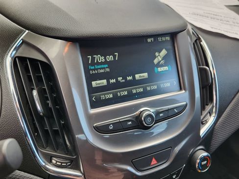 Used 2018 Chevrolet Cruze LT FWD image 8