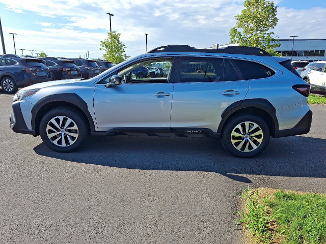 Used 2023 Subaru Outback Premium AWD/4WD image 4