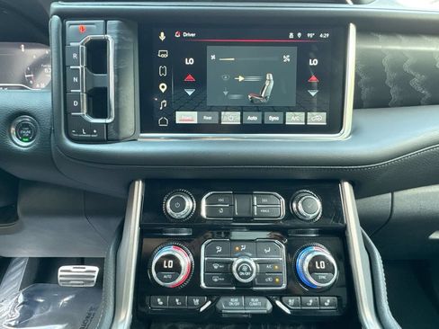 Used 2024 GMC Yukon XL Denali AWD/4WD image 25