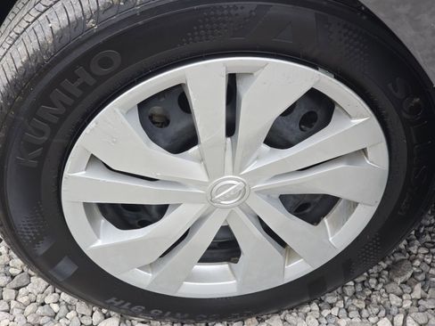 Used 2025 Nissan Versa S w/ Trunk Package image 32