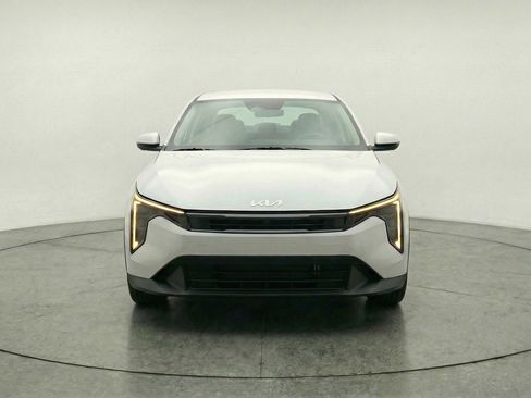 Used 2025 Kia K4 FWD image 2