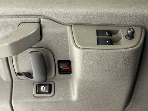 Used 2016 Chevrolet Express 2500 RWD image 59
