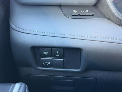 Used 2023 Toyota Highlander LE image 19