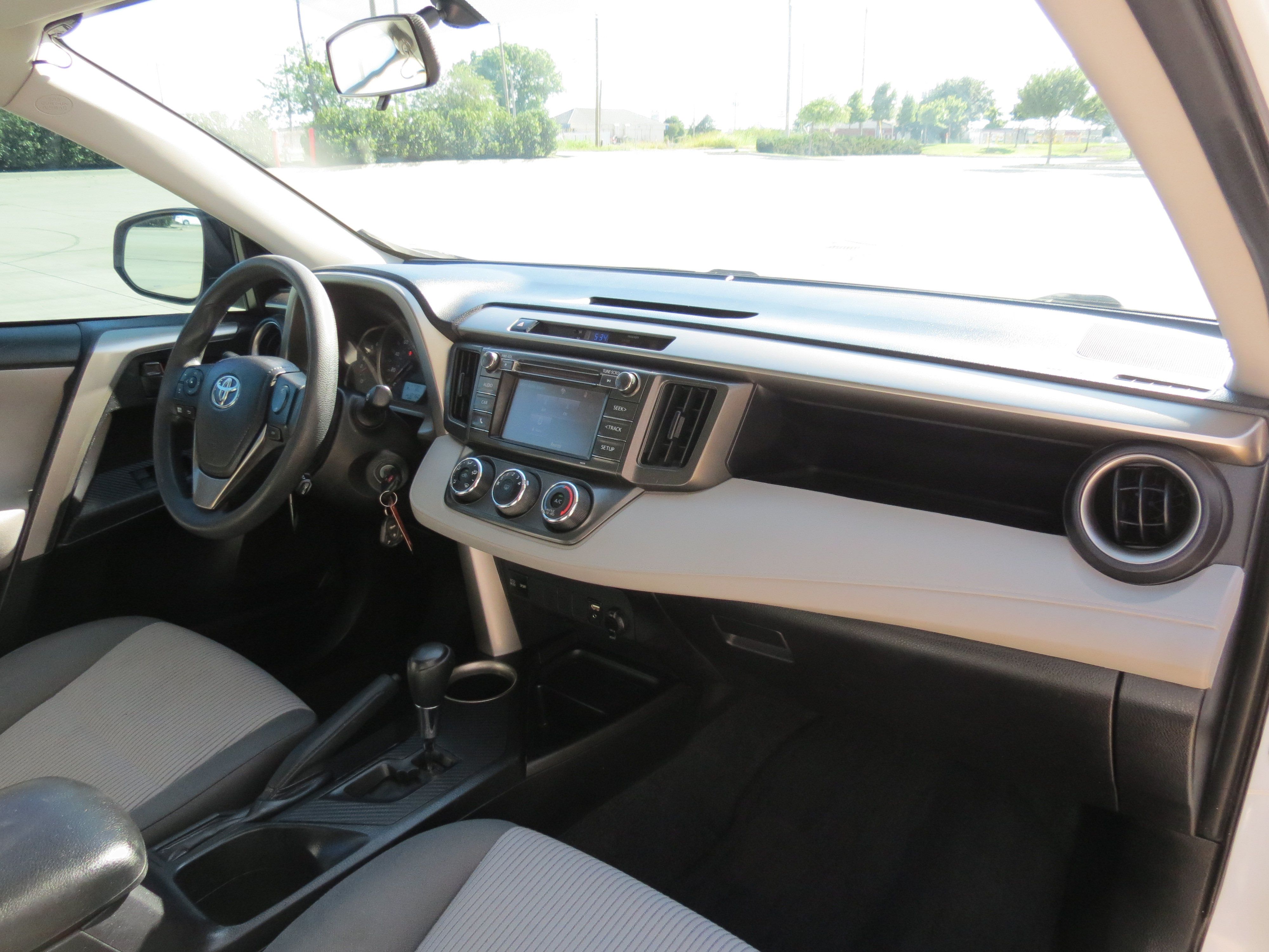 Used 2015 Toyota RAV4 LE FWD image 28