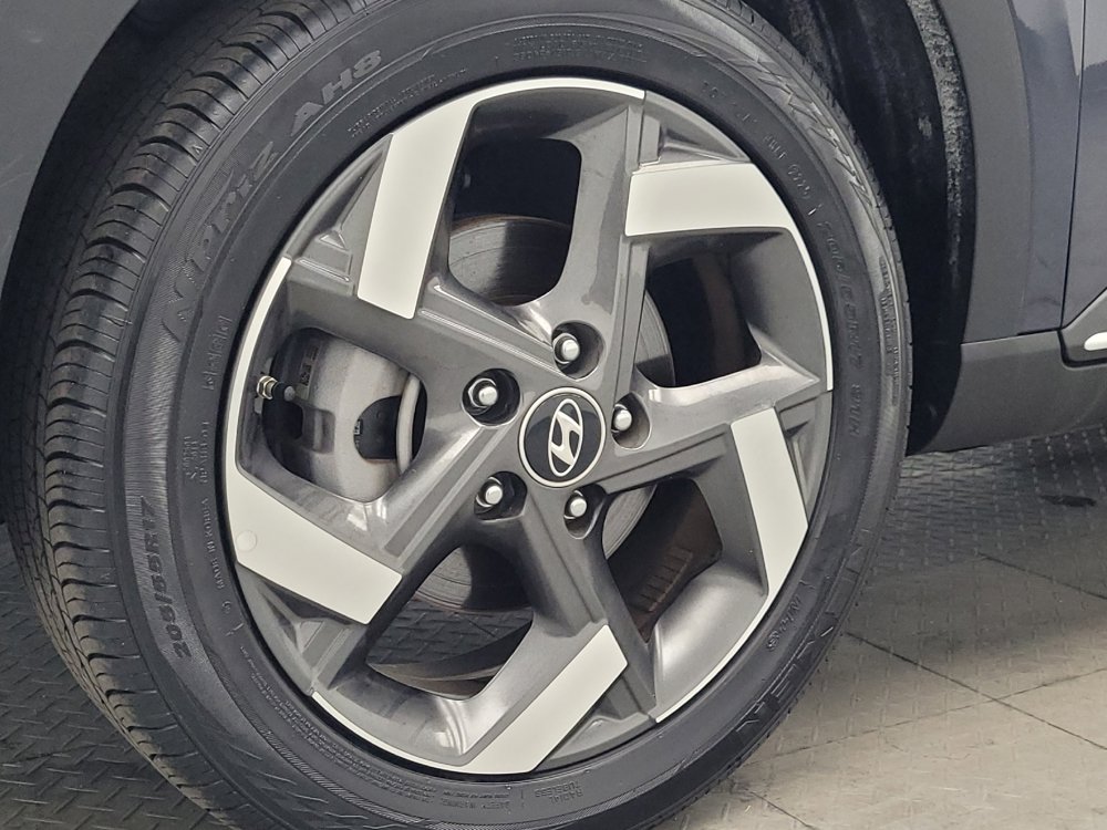 Used 2025 Hyundai Venue Limited FWD image 31
