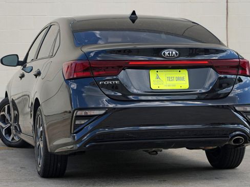 Used 2019 Kia Forte LXS FWD image 5