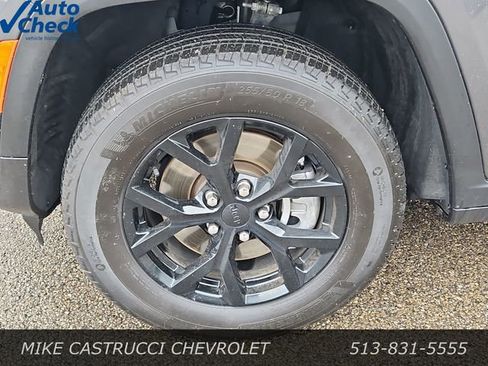 Used 2024 Jeep Grand Cherokee L Altitude AWD/4WD image 9