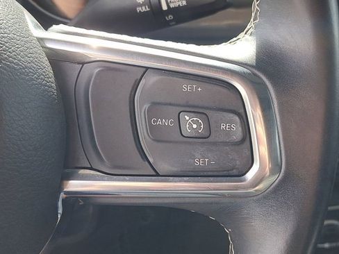 Used 2018 Jeep Wrangler Unlimited Sahara image 32