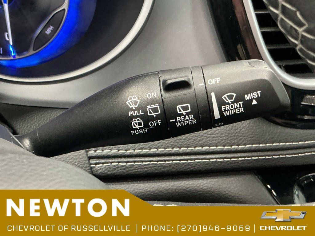 Used 2025 Chrysler Pacifica Limited FWD image 49