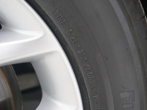 Used 2017 Chrysler Pacifica Touring-L w/ Tire & Wheel Group FWD image 27