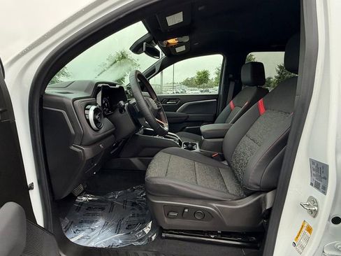 Used 2024 Chevrolet Colorado Z71 w/ Z71 Convenience Package 2 image 16