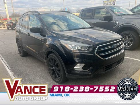 Used 2018 Ford Escape SE w/ Ford Safe & Smart Package image 2